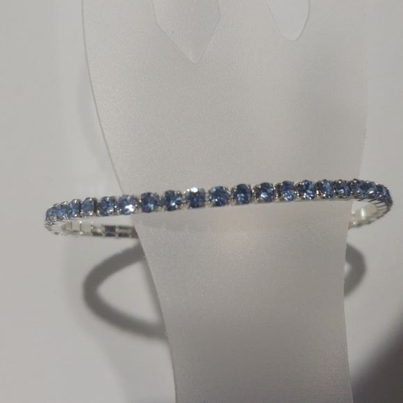 Elegant Silver tone Blue Color Stones Stretchy Bracelet Women's Fashion Jewelry - Picture 4 of 6